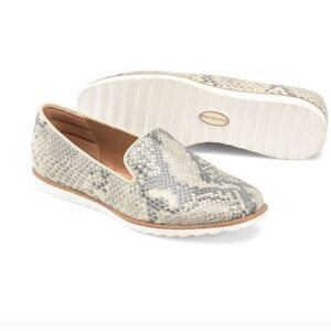 NEW COMFORTIVA Leather Ryen Comfort Slip On Sneakers women snake details